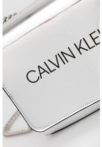 Calvin Klein Jeans Torebka kolor srebrny. Kolor: srebrny. Rodzaj torebki: na ramię #5