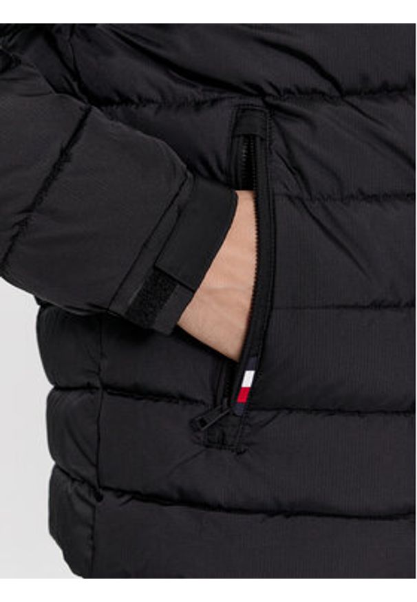 TOMMY HILFIGER - Tommy Hilfiger Kurtka przejściowa MW0MW33735 Czarny Regular Fit. Kolor: czarny. Materiał: syntetyk