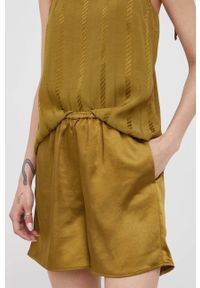Sisley szorty damskie kolor zielony gładkie high waist. Stan: podwyższony. Kolor: zielony. Materiał: tkanina. Wzór: gładki