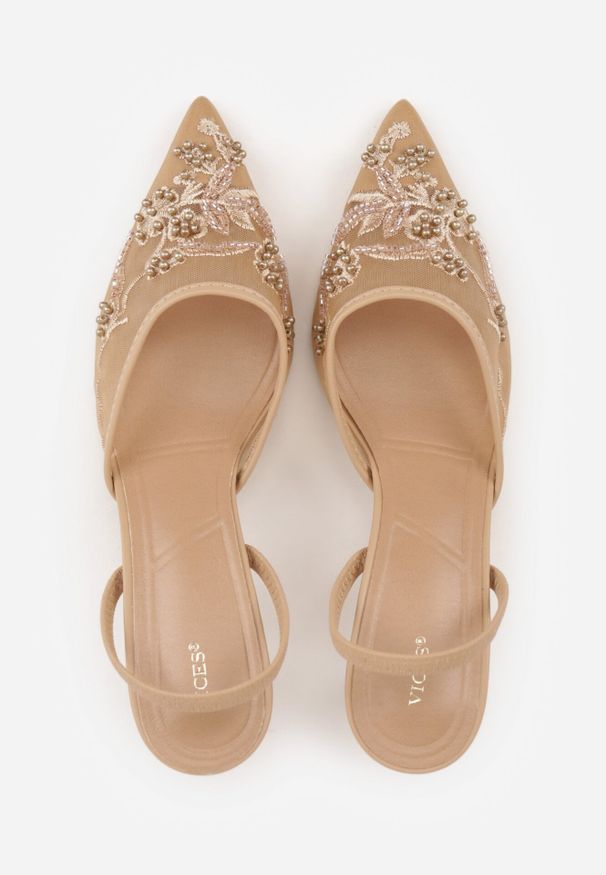 Born2be - Ciemnobeżowe Szpilki VICES z Odkrytą Piętą z Bogato Zdobionym Noskiem z Koralikami Daphironei. Okazja: na co dzień, do pracy, na spotkanie biznesowe. Kolor: beżowy. Materiał: jeans. Wzór: aplikacja. Obcas: na szpilce. Styl: klasyczny, casual, biznesowy, elegancki