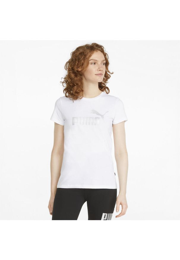 Puma - Damska koszulka z metalicznym logo Essentials+ PUMA White Silver Metallic. Kolor: wielokolorowy, szary, biały. Wzór: nadruk. Sport: joga i pilates