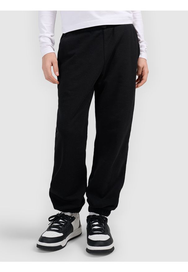 4f - 4F Spodnie dresowe joggery dziewczęce - czarne 158 (12-13 lat). Okazja: na co dzień. Kolor: czarny. Materiał: dresówka. Sezon: lato. Styl: casual