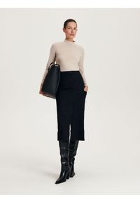 Reserved - Spódnica midi z kieszeniami - czarny. Kolor: czarny. Materiał: bawełna, tkanina. Wzór: gładki #1