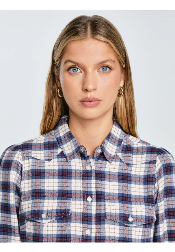 Big-Star - Koszula damska flanelowa w krate granatowo-beżowa Indina 401. Okazja: do pracy, na co dzień. Typ kołnierza: kołnierzyk klasyczny. Kolor: niebieski. Materiał: jeans, skóra, bawełna, wiskoza. Wzór: kratka. Styl: casual, klasyczny