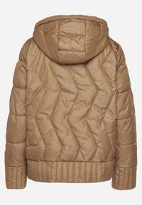 Born2be - Ciemnobeżowa Dwustronna Kurtka Pikowana z Kieszeniami i Kapturem Eralethra. Okazja: na spacer, na co dzień. Kolor: beżowy. Materiał: jeans. Długość rękawa: długi rękaw. Długość: długie. Wzór: aplikacja. Styl: casual, elegancki #2