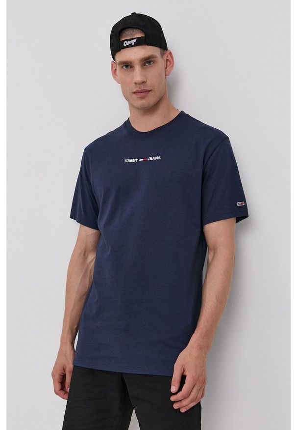Tommy Jeans - T-shirt bawełniany. Okazja: na co dzień. Kolor: niebieski. Materiał: bawełna. Wzór: aplikacja. Styl: casual
