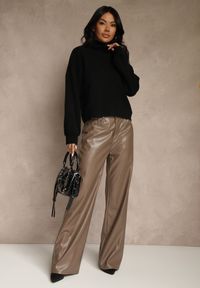 Renee - Czarny Golf Ozdobiony Ściągaczami Wedena. Okazja: na co dzień. Typ kołnierza: golf. Kolor: czarny. Materiał: skóra, jeans. Wzór: aplikacja. Styl: casual #3