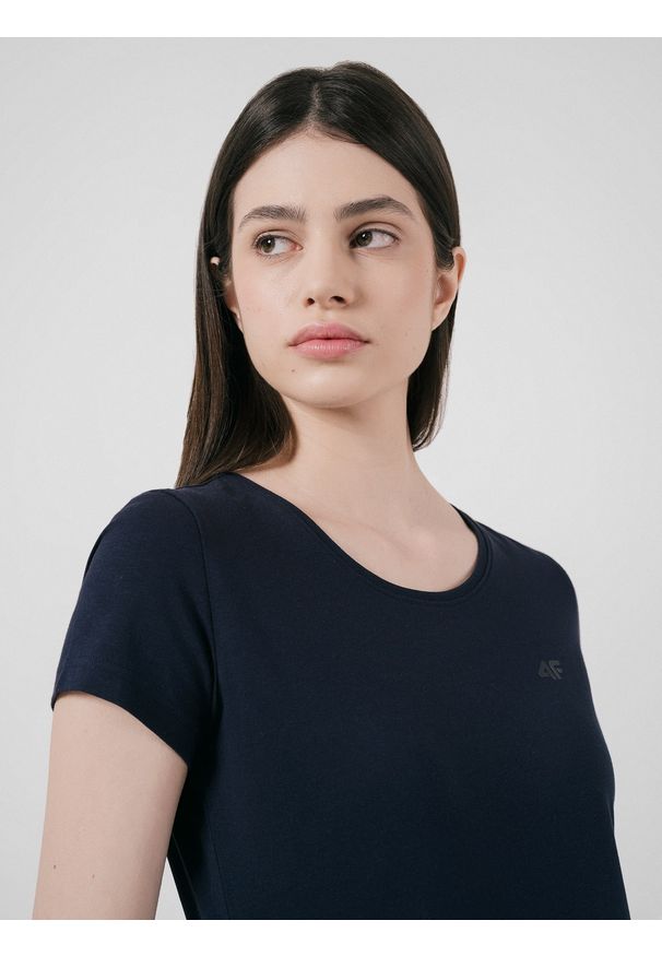 4f - 4F T-shirt slim gładki damski XS. Okazja: do pracy, na spacer, na co dzień. Kolor: niebieski. Materiał: bawełna, materiał, elastan. Długość rękawa: krótki rękaw. Długość: krótkie. Wzór: gładki. Styl: sportowy, casual