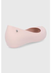 melissa - Melissa baleriny ULTRAGIRL BASIC kolor różowy na płaskim obcasie. Nosek buta: okrągły. Kolor: różowy. Materiał: guma, kauczuk. Obcas: na obcasie. Wysokość obcasa: niski #2