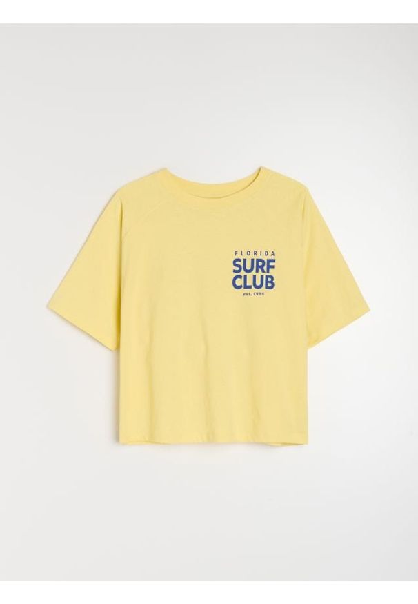 Sinsay - Bawełniana koszulka z napisem Surf Club - yellow jeans. Materiał: bawełna, jeans. Wzór: napisy