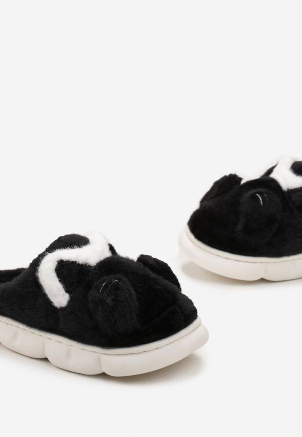 Born2be - Czarne Kapcie na Platformie z Futerkiem Siltala. Kolor: czarny. Materiał: futro. Obcas: na platformie