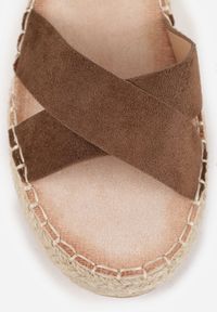 Born2be - Jasnobrązowe Plecione Sandały Boho VICES ze Skrzyżowanymi Paskami Aqiaria. Okazja: na co dzień. Zapięcie: pasek. Kolor: brązowy. Materiał: len. Sezon: lato. Styl: boho #2