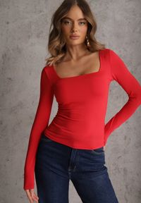 Renee - Czerwona Bluzka z Elastycznego Materiału o Kwadratowym Dekolcie z Wiskozą Nemosa. Typ kołnierza: dekolt kwadratowy. Kolor: czerwony. Materiał: materiał, wiskoza. Długość rękawa: długi rękaw. Długość: długie #1