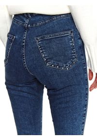 TOP SECRET - Spodnie jeansowe damskie skinny. Stan: podwyższony. Kolor: niebieski. Materiał: jeans. Wzór: aplikacja. Sezon: zima #4