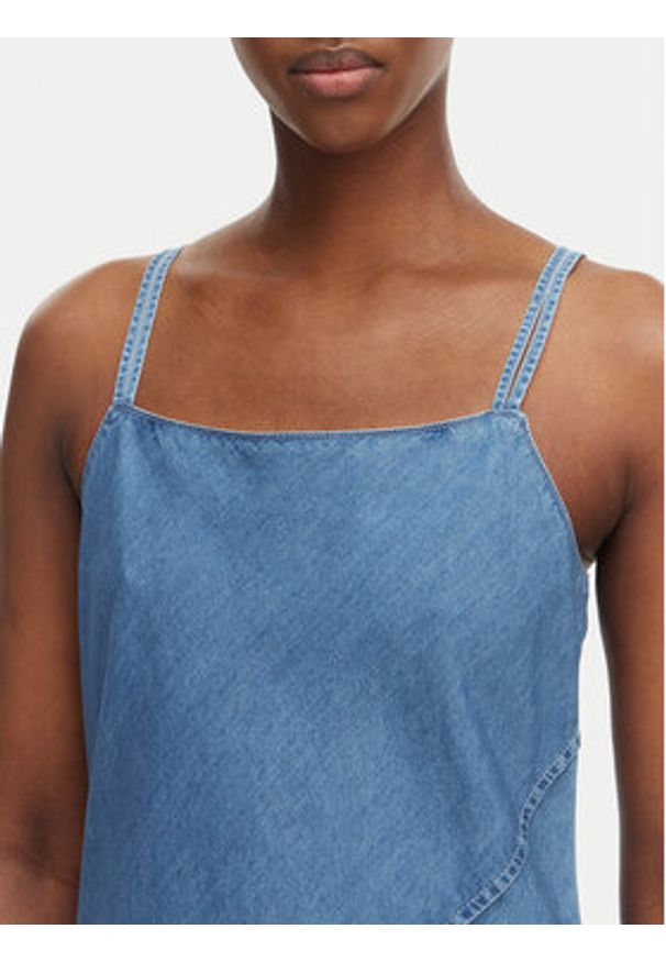 Calvin Klein Jeans Sukienka jeansowa LV047F748G Niebieski jasny Regular Fit. Kolor: niebieski. Materiał: bawełna