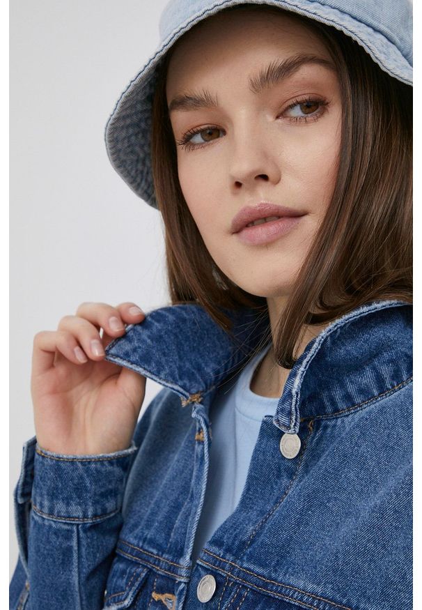 Vero Moda kurtka jeansowa damska przejściowa. Kolor: niebieski. Materiał: jeans