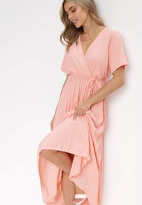 Born2be - Różowa Sukienka Plisowana Maxi z Wiązanym Paskiem Dianiza. Kolor: różowy. Materiał: materiał. Długość: maxi #4