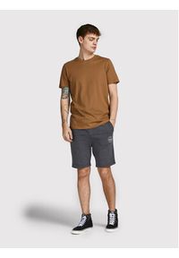 Jack & Jones - Jack&Jones Szorty sportowe Shark 12182595 Szary Regular Fit. Kolor: szary. Materiał: bawełna. Styl: sportowy