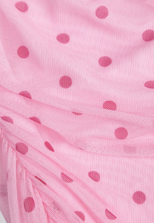 Renee - Różowa Bluzka w Groszki z Siateczki Ozdobiona Marszczeniami bez Rękawów Doreisa. Okazja: na co dzień. Kolor: różowy. Materiał: jeans. Długość rękawa: bez rękawów. Wzór: aplikacja, grochy. Styl: elegancki, casual
