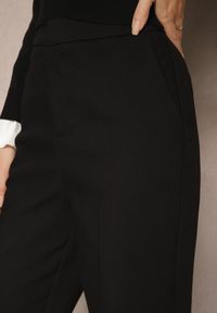 Renee - Czarne Garniturowe Spodnie Cygaretki z Wiskozą High Waist Tialys. Okazja: na co dzień, na spotkanie biznesowe. Stan: podwyższony. Kolor: czarny. Materiał: wiskoza. Styl: biznesowy, klasyczny, casual #4