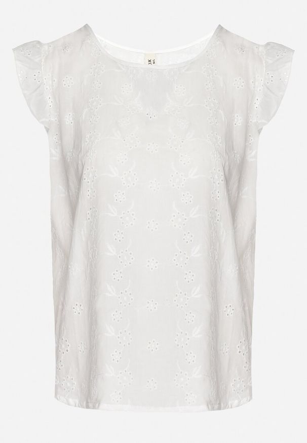 Born2be - Biała Bawełniana Bluzka Ozdobiona Ażurowym Wzorem i Falbankami Ridiruna. Okazja: na co dzień. Typ kołnierza: kołnierz z falbankami. Kolor: biały. Materiał: bawełna. Wzór: aplikacja, ażurowy. Styl: casual