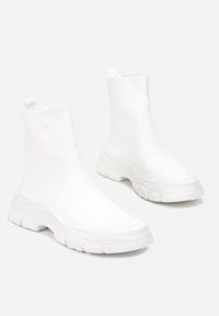 Renee - Białe Sneakersy Auxania. Zapięcie: bez zapięcia. Kolor: biały. Materiał: materiał. Szerokość cholewki: normalna #3