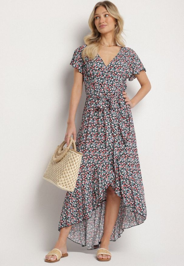 Born2be - Czarno-Zielona Bawełniana Sukienka z Gumką w Talii i Asymetrycznym Dołem Orrizae. Okazja: na co dzień. Typ kołnierza: kołnierz z falbankami, dekolt kopertowy. Kolor: czarny. Materiał: bawełna. Długość rękawa: krótki rękaw. Sezon: wiosna, lato. Typ sukienki: asymetryczne. Styl: casual, elegancki