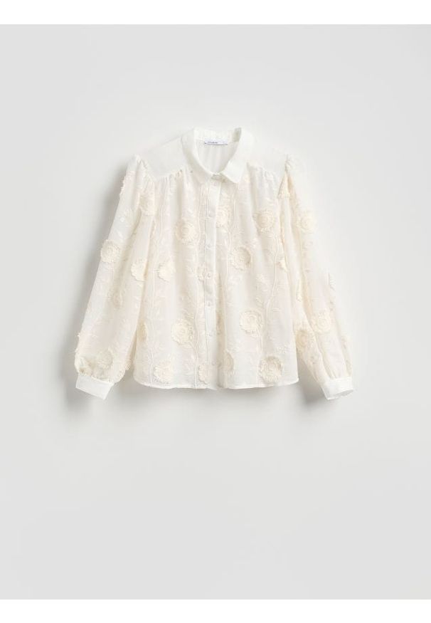 Reserved - Koszula z haftowanym zdobieniem - kremowy. Kolor: kremowy. Materiał: tkanina, bawełna. Wzór: aplikacja, haft