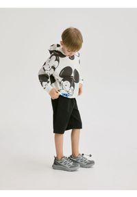 Reserved - Bluza Mickey Mouse - złamana biel. Materiał: bawełna, dzianina. Wzór: motyw z bajki