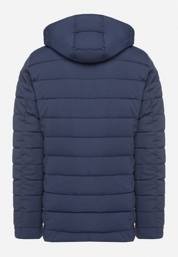 Born2be - Granatowa Pikowana Kurtka o Prostym Kroju z Odpinanym Kapturem Zivilie. Okazja: na spotkanie biznesowe, do pracy, na co dzień. Kolor: niebieski. Materiał: jeans. Długość rękawa: długi rękaw. Długość: długie. Sezon: zima. Styl: biznesowy, wizytowy, casual, elegancki