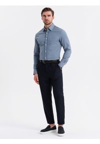 Ombre Clothing - Męska koszula SLIM FIT z ozdobnej tkaniny z kieszonką – niebieska V1 - Rozmiar: L. Okazja: do pracy. Typ kołnierza: kołnierzyk klasyczny. Kolor: niebieski. Materiał: tkanina. Wzór: haft, ze splotem. Styl: klasyczny, elegancki