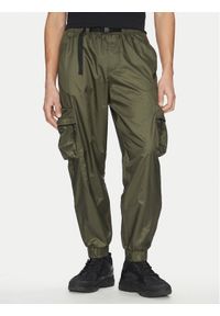 Nike Spodnie dresowe FB7911 Khaki Regular Fit. Kolor: brązowy. Materiał: syntetyk #1