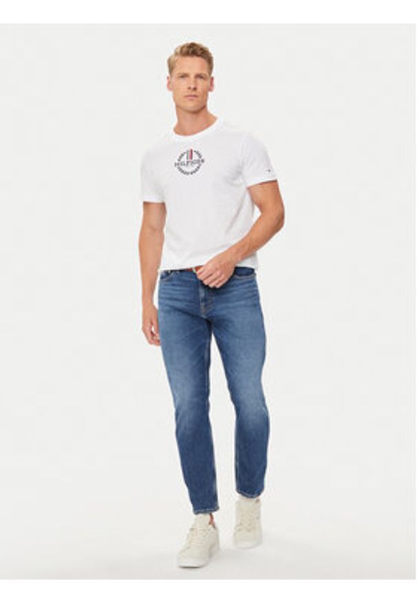 TOMMY HILFIGER - Tommy Hilfiger T-Shirt Global Stripe MW0MW34388 Biały Regular Fit. Kolor: biały. Materiał: bawełna