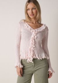 Born2be - Różowa Prążkowana Bluzka z Wiskozą Ozdobiona Falbanami Pronasia. Okazja: na co dzień. Kolor: różowy. Materiał: prążkowany, wiskoza. Wzór: aplikacja. Styl: casual, elegancki, klasyczny #5