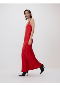 Reserved - Sukienka maxi na ramiączkach - czerwony. Kolor: czerwony. Materiał: tkanina. Długość rękawa: na ramiączkach. Wzór: gładki. Typ sukienki: proste. Długość: maxi #1