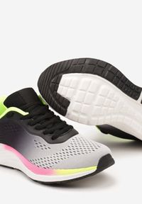 Born2be - Szaro-Czarne Płaskie Sznurowane Buty Sportowe Sneakersy Ozdobione Kolorowym Paskiem Risanny. Zapięcie: pasek. Kolor: szary. Wzór: aplikacja, kolorowy. Obcas: na płaskiej podeszwie #6