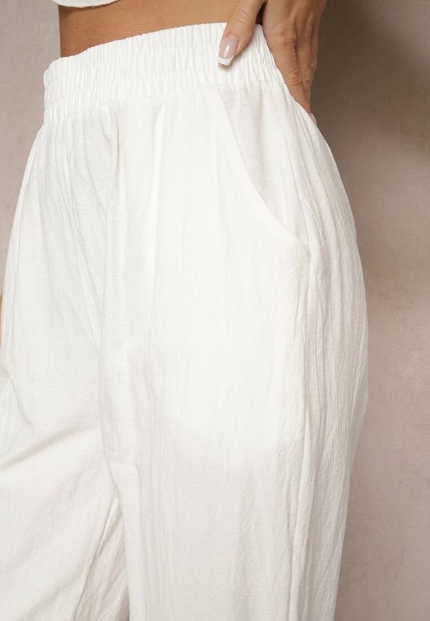 Renee - Białe Spodnie z Bawełny High Waist Sonirea. Okazja: na co dzień. Stan: podwyższony. Kolor: biały. Materiał: bawełna. Styl: casual