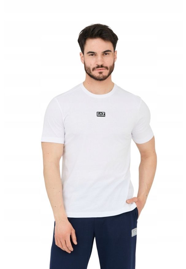 EA7 Emporio Armani - EA7 Biały t-shirt męski z naszywką z logo, Rozmiar XXL. Kolor: biały. Wzór: aplikacja