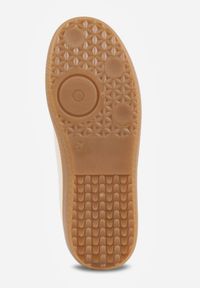 Born2be - Ciemnobeżowe Sneakersy Tenisówki z Ozdobnymi Paskami Danavin. Okazja: na co dzień. Zapięcie: pasek. Kolor: beżowy. Materiał: jeans. Wzór: paski. Obcas: na obcasie. Wysokość obcasa: niski #3