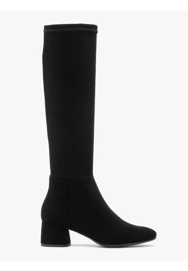 Ryłko - Elastyczne kozaki na niskim obcasie. Nosek buta: okrągły. Zapięcie: zamek. Kolor: czarny. Materiał: syntetyk. Szerokość cholewki: normalna. Obcas: na obcasie. Styl: street. Wysokość obcasa: niski