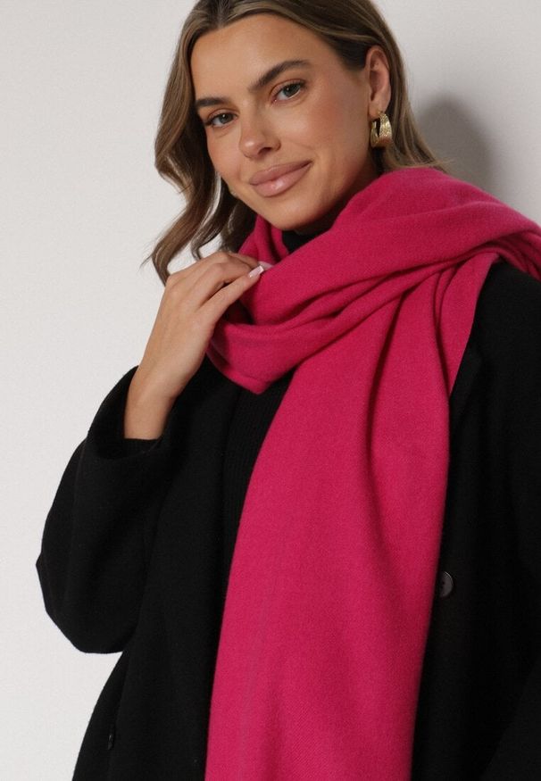 Born2be - Fuksjowy Szalik z Bawełną i Wiskozą Ozdobiony Frędzlami Siadortia. Okazja: na co dzień, na spotkanie biznesowe. Kolor: różowy. Materiał: bawełna, wiskoza. Wzór: aplikacja. Styl: biznesowy, klasyczny, casual, elegancki