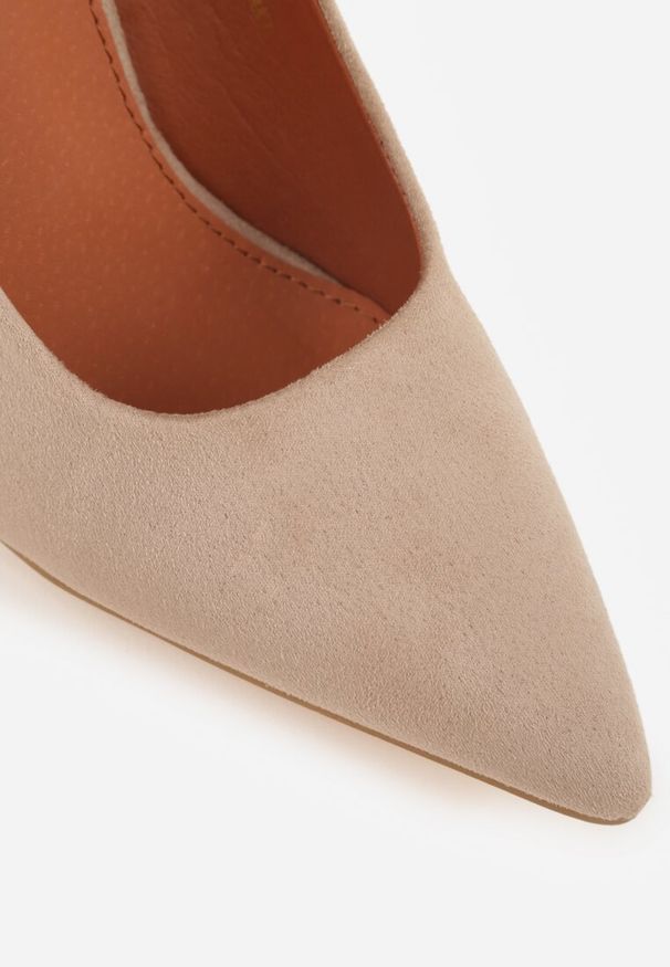 Renee - Ciemnobeżowe Klasyczne Czółenka Vices na Słupkowym Obcasie ze Skórzaną Wkładką Divira. Kolor: beżowy. Materiał: skóra. Obcas: na obcasie. Styl: klasyczny. Wysokość obcasa: średni