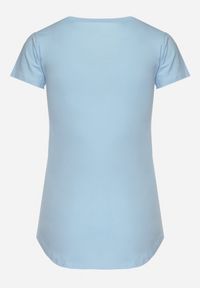 Born2be - Jasnoniebieski Klasyczny T-shirt z Bawełny Ozdobiony Nadrukiem Getantia. Okazja: na co dzień. Kolor: niebieski. Materiał: bawełna. Wzór: aplikacja, nadruk. Styl: klasyczny #5