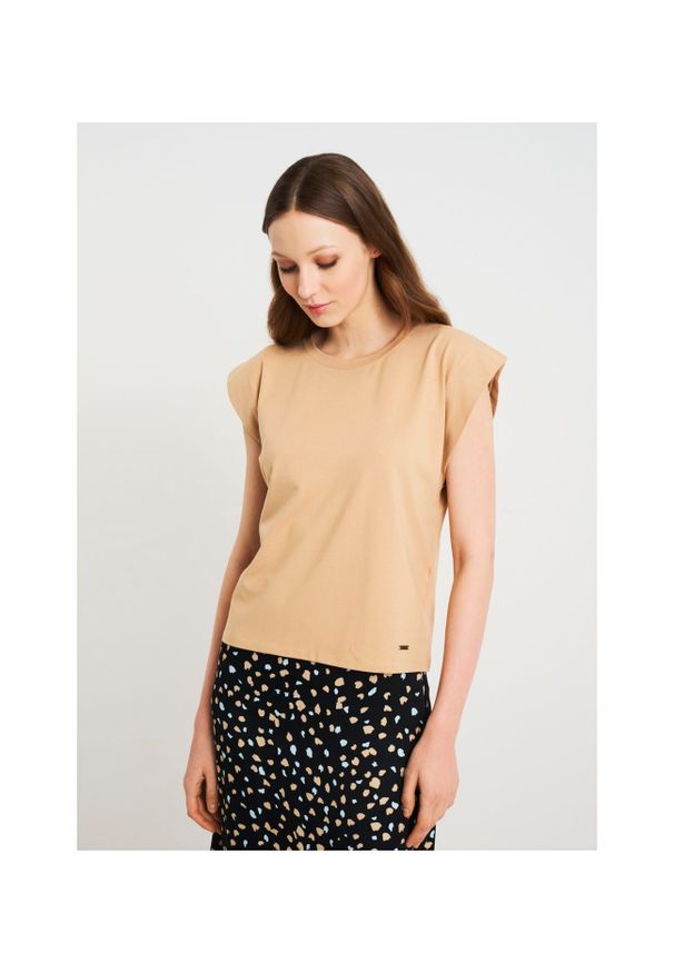 Ochnik - Beżowy T-shirt damski basic. Kolor: beżowy. Materiał: bawełna, tkanina, elastan