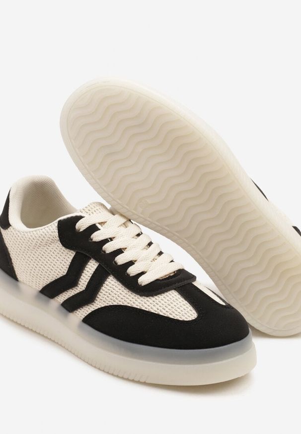 Renee - Czarno-Beżowe Sneakersy Tenisówki Ozdobione Paskami Falovinia. Okazja: na co dzień. Zapięcie: pasek. Kolor: czarny. Materiał: jeans. Wzór: aplikacja