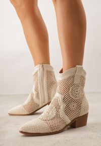 Renee - Beżowe Botki Kowbojki na Stożku z Ażurową Cholewką z Haftem Isarna. Okazja: na co dzień. Kolor: beżowy. Materiał: jeans. Szerokość cholewki: normalna. Wzór: ażurowy, haft. Obcas: na stożku. Styl: casual, klasyczny, boho. Wysokość obcasa: średni #8