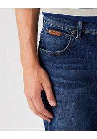 Wrangler - WRANGLER TEXAS SHORTS MĘSKIE SZORTY KRÓTKIE SPODENKI DARK WASH W11CCT30R. Długość: krótkie