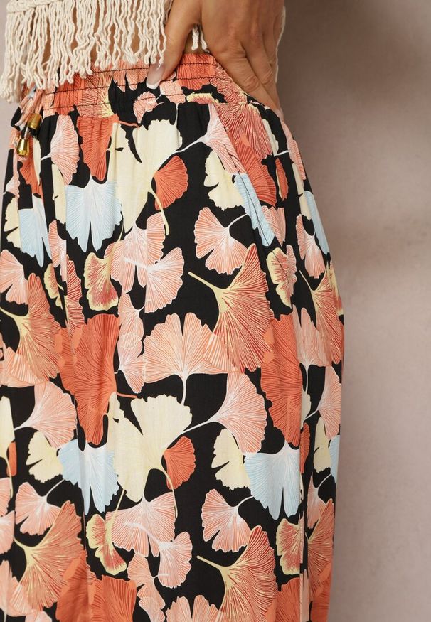 Renee - Pomarańczowo-Czarne Szerokie Spodnie z Wiskozy High Waist w Kwiaty Wykończone Gumką w Talii Dennea. Stan: podwyższony. Kolor: pomarańczowy. Materiał: wiskoza. Wzór: kwiaty. Sezon: lato