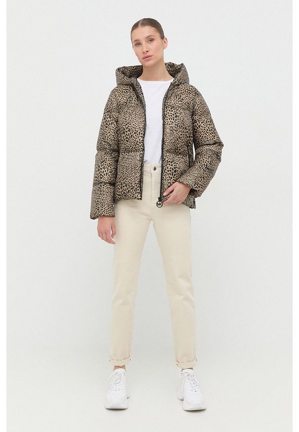 MICHAEL Michael Kors kurtka puchowa damska kolor beżowy zimowa. Okazja: na co dzień. Typ kołnierza: kaptur. Kolor: beżowy. Materiał: puch. Sezon: zima. Styl: casual