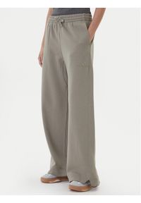 Adidas - adidas Spodnie dresowe ALL SZN Fleece JY5014 Beżowy Wide Leg. Kolor: beżowy. Materiał: bawełna